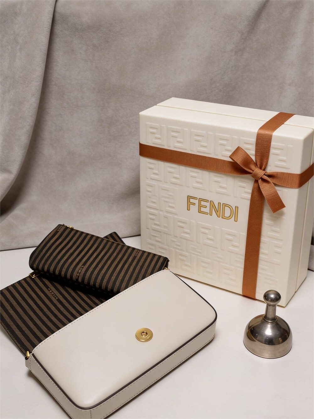 Fendi Medium Leather Shoulder Bag White - Picture 4 of 6